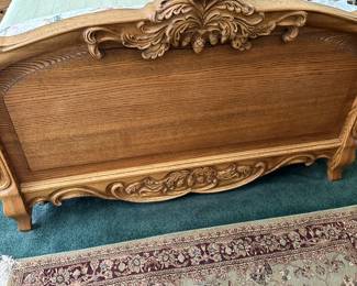 #71 - $1,200 - Oak Modern bedroom set Victorian style Acorn design made of Queen size bed, tall 10 drawers chest & 2 night chests & bed steps - Take or leave mattress - Mirror - 53wx40t - tall chest - 66wx19dx42t - each nightstand 25wx19dx28t