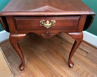 #54 - $140 - American drew drop leaf side table includes leaf 93lx44wx30t from 1982