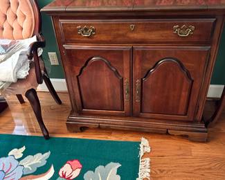 #59 - $300 - American drew server 36wx18dx34t
