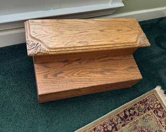 #71 - $1,200 - Oak Modern bedroom set Victorian style Acorn design made of Queen size bed, tall 10 drawers chest & 2 night chests & bed steps - Take or leave mattress - Mirror - 53wx40t - tall chest - 66wx19dx42t - each nightstand 25wx19dx28t