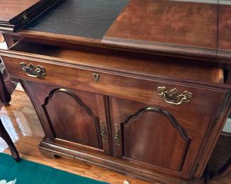#59 - $300 - American drew server 36wx18dx34t