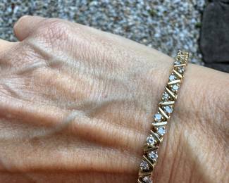 7' tennis bracelet 3 ctw of diamonds on 14kt yellow gold setting. 18.7 gr, $1,550
