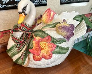#51 - $40 - Fitz & Floyd Classics swan