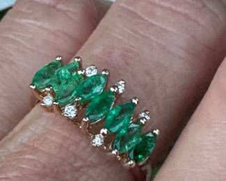 $400 - Emerald & diamonds ring 14kt yellow gold 3.1 grams