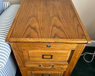 #81 - $100 - Oak file cabinet 19wx23dx30t