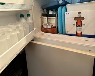 #135 - $90 - Roper refrigerator with freezer on top works great