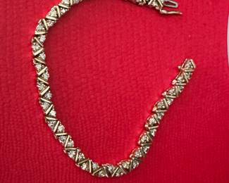 7' tennis bracelet 3 ctw of diamonds on 14kt yellow gold setting. 18.7 gr, $1,550