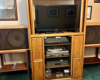 #86 - $150 - Oak audio media cabinet with side tall drawers 39wx21dx67t