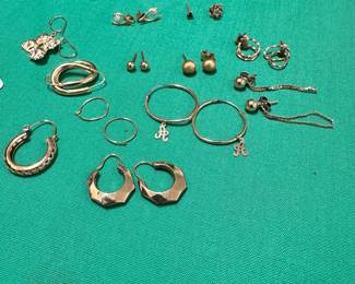 #110 - $235 - 14kt gold Lot of 14kt gold 9.31gr