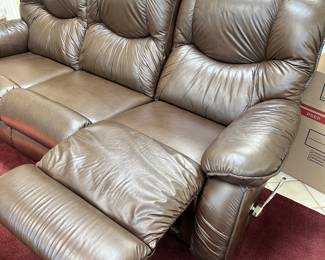 #13 - $300 - Manual Lazy boy recliner sofa 80lx38wx38t