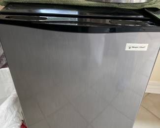 #134 - $50 - small drink refrigerator