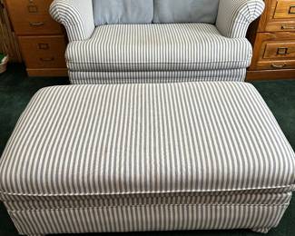 #80 - $200 - Blue striped hideaway (twin) bed with matching ottoman Sealy 48wx32dx23t