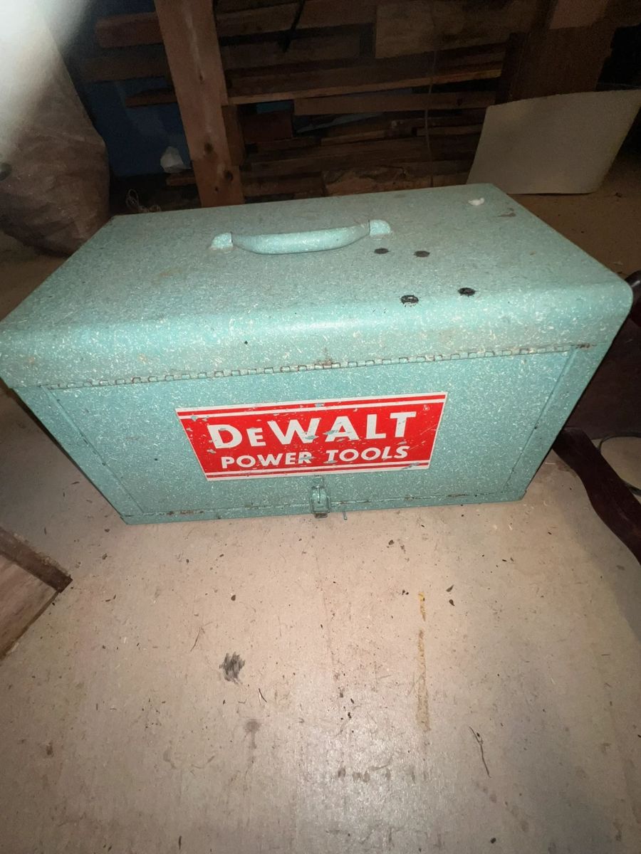 dewaltd saw box