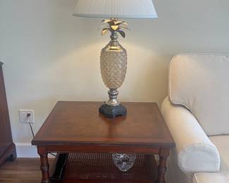 Pair of end tables, pair of pineapple lamps