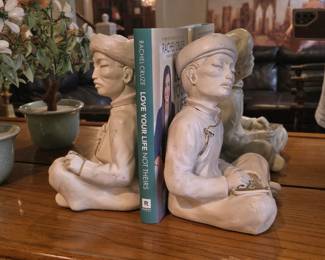 UNIVERSAL STATUARY CORP., 1958: Scholar Men Chalk-ware Bookend pair - excellent condition!