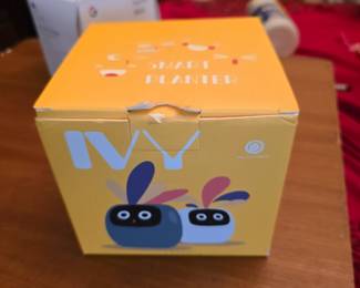 Ivy smart planter - NIB