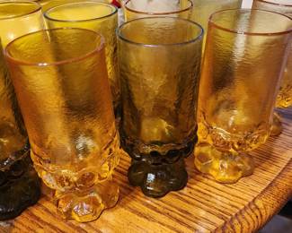 vintage yellow and green theme