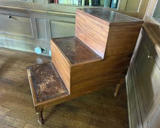Antique leather top library steps 27"h x 18"w x 28"d
