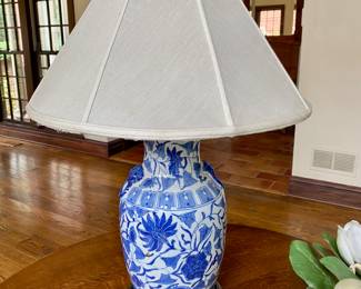 Blue & white Chinoiserie lamp