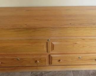 Locking Oak Wood Rifle Chest 