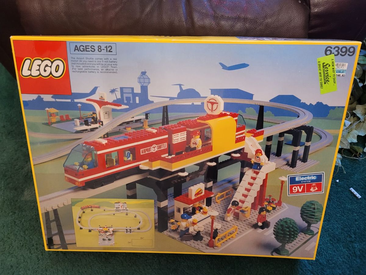 Rare Vintage Set "Airport Shuttle" 5' Long **Partially Complete** see pictures. Train works