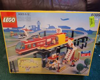 Rare Vintage Set "Airport Shuttle" 5' Long **Partially Complete** see pictures. Train works