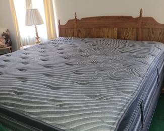 King Size Bed Serta Beautyrest Black "Natasha" Luxury Firm Pillow Top King Size Mattress **Like New**