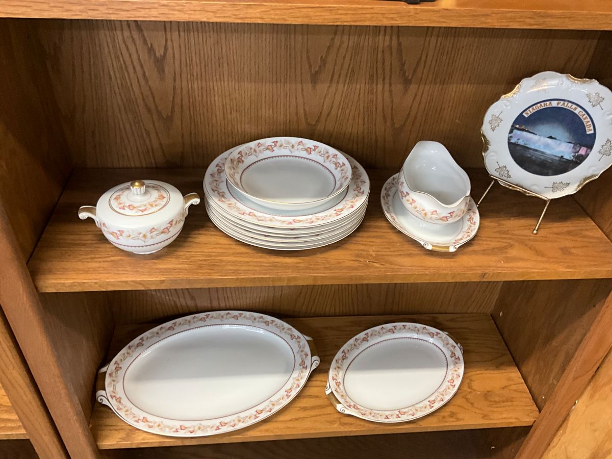 Narumi China Hartford Pattern Japan Dinnerware & Collector Plate