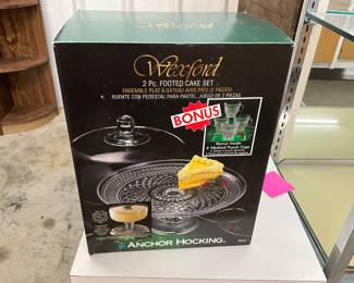 Anchor Hocking Wexford 2 pc Footed Cake Set 