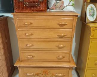 Chest of drawers