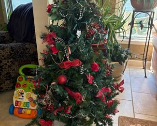 Small Christmas Tree w/Decorations