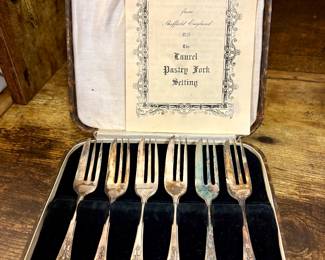 Antique The Laurel Pastry Fork Setting Silver Plate Sheffield England BG Ltd EPNS
Set of 6 w/Box