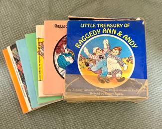 Vtg. Little Treasury of Raggedy Ann and Andy