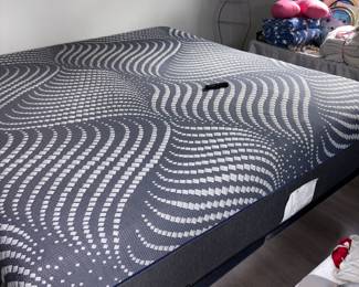 Sealy Posturepedic Mattress W/ Adjustable Pillow Bed Smart Base!
