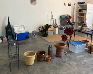 Gardening / Pots / Planters / Lawn & Garden • Storage Cabinet • Yard Art Decor