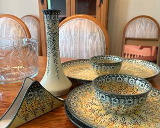 Polish Manufaktura Boleslawiec 10” Vase, Napkin Holder, 17”x12” Serving Platter, Plates & Bowls