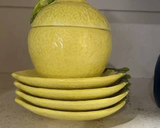 "Sur la Table" Lemon w/ 4 lemon plates set
