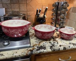 Nesting bowls. Set of 3.