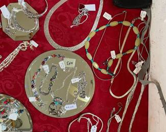Close up of contents in Jewelry case - pic 1