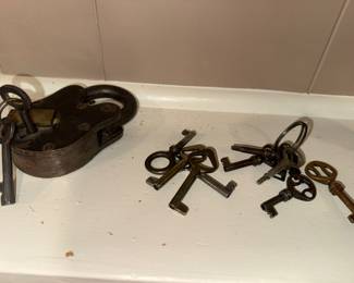 the keys to my heart (yeah, they're old... )