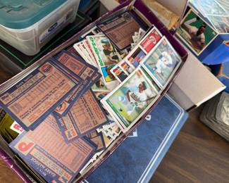 BUNCH of Baseball cards