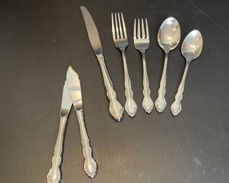 Oneida flatware set