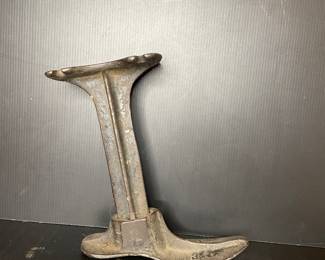 Vintage cast iron cobbler's shoe form