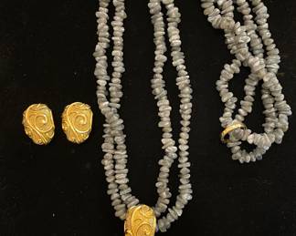 Vintage Avon necklace & earring