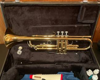 Yamaha trumpet in case