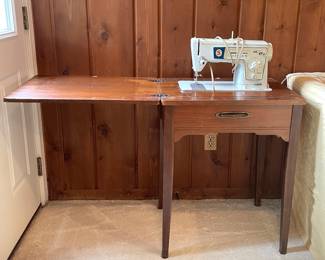 Vtg. 1970's Stylist 478 Sewing Machine with sewing machine