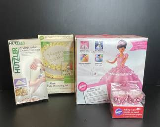 Wilton cake decorating supplies