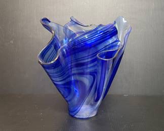 Swirl glass handkerchief vase
