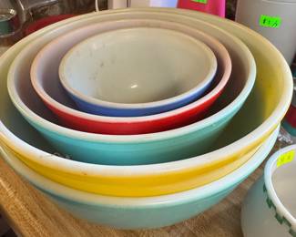 Pyrex Nesting Bowls