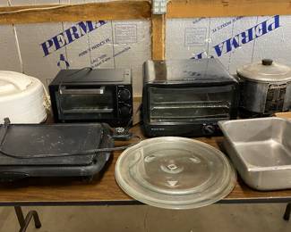 Lots of small kitchen appliances